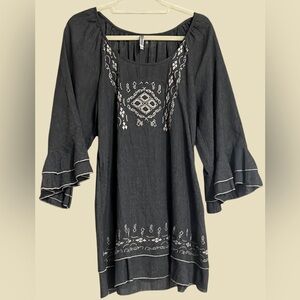 MONORENO Charcoal Gray/Cream Bohemian Style Embroidered Dress/Tunic, Small, GUC.